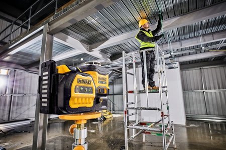 LASER LINIOWY 3-PŁASZCZYZNOWY 12/18V  ZIE. WIĄZKA XR 1*2.0AH