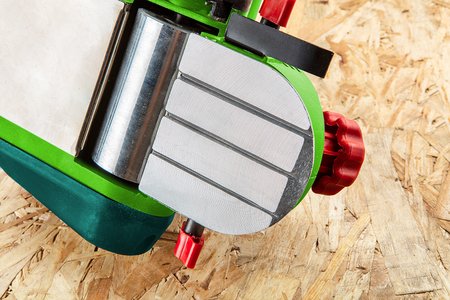 Strug 710W, głębokość strugania 2 mm, szerokość strugania 82 mm