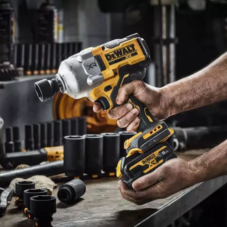 DeWalt DCF961NT Klucz Udarowy 1/2" 18V XR (1627 / 2373 Nm)