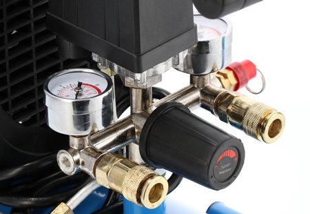 Kompresor HL 310-25 8 bar 2 KM/1.5 kW 157 l/min 24 l