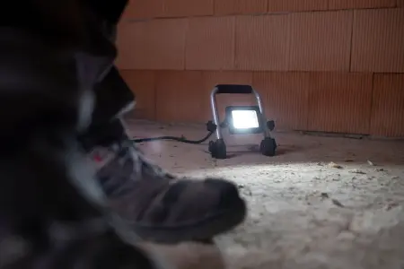 Brennenstuhl Reflektor LED EL 750 M 900lm IP65 (1171960103)