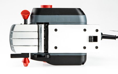 Strug 850W, głębokość strugania 3 mm, szerokość strugania 82 mm