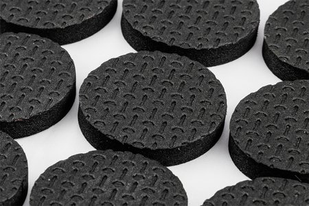 Podkładki z pianki okrągłe samoprzylepne, czarne 28mm, 16 szt.