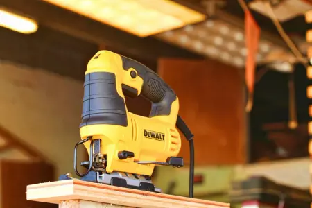 DeWalt DWE349 Wyrzynarka 650W z Podcinaniem