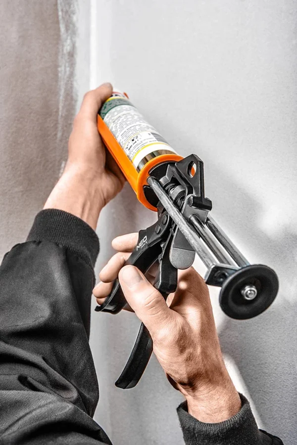 NEO TOOLS wyciskacz do tub z silikonem 240 mm 61-004