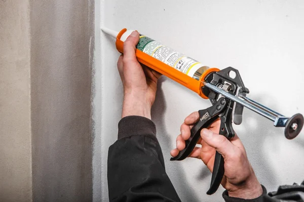 NEO TOOLS wyciskacz do tub z silikonem 240 mm 61-004