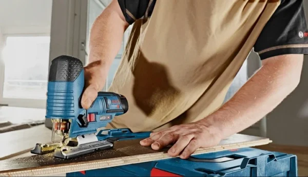 Bosch 06015A1001 wyrzynarka GST 12 V-70 BOX