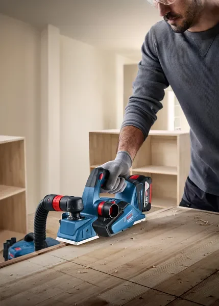 Bosch GHO 185-LI Professional strug akumulatorowy 82 mm 18 V (solo) Bosch GHO 185-LI Professional strug akumulatorowy 82 mm 18 V (solo)