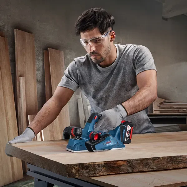 Bosch GHO 185-LI Professional strug akumulatorowy 82 mm 18 V (solo) Bosch GHO 185-LI Professional strug akumulatorowy 82 mm 18 V (solo)
