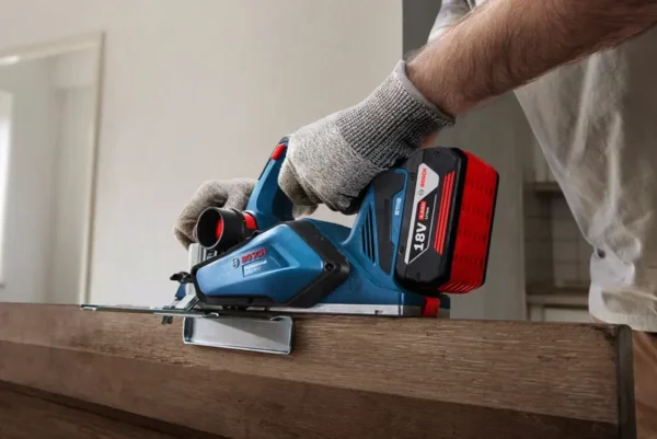 Bosch GHO 185-LI Professional strug akumulatorowy 82 mm 18 V (solo) Bosch GHO 185-LI Professional strug akumulatorowy 82 mm 18 V (solo)