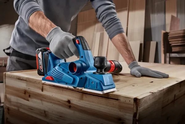 Bosch GHO 185-LI Professional strug akumulatorowy 82 mm 18 V (solo) Bosch GHO 185-LI Professional strug akumulatorowy 82 mm 18 V (solo)