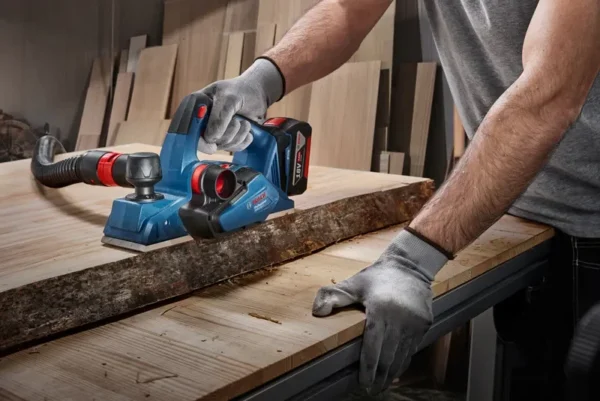 Bosch GHO 185-LI Professional strug akumulatorowy 82 mm 18 V (solo) Bosch GHO 185-LI Professional strug akumulatorowy 82 mm 18 V (solo)