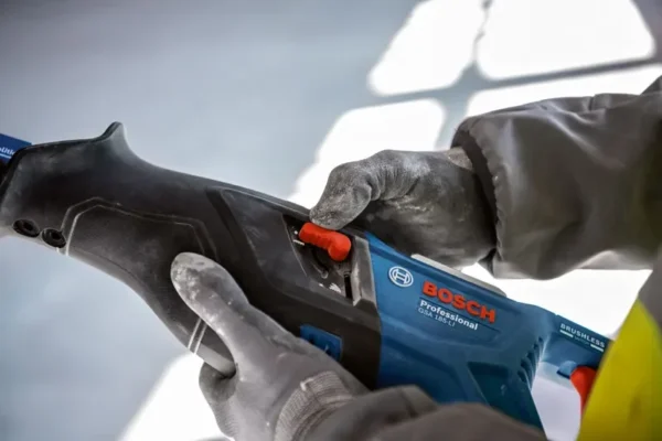 Bosch GSA 185-LI Professional pilarka szablasta akumulatorowa 18 V (solo)