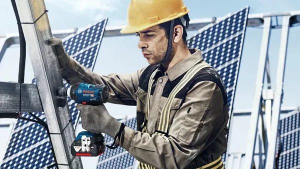 Bosch zestaw 18 V: klucz udarowy GDS 18V-400 + wiertarko-wkrętarka GSB 18V-50, akumulatory 2,0 + 5,0 Ah