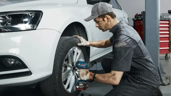 Bosch zestaw 18 V: klucz udarowy GDS 18V-400 + wiertarko-wkrętarka GSB 18V-50, akumulatory 2,0 + 5,0 Ah