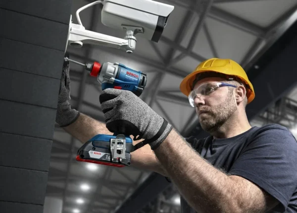 Bosch zestaw 18 V: zakrętarka/klucz udarowy GDX 18V-285 + wiertarko-wkrętarka GSB 185-LI, 2×2,0 Ah Bosch zestaw 18 V: zakrętarka/klucz udarowy GDX 18V-285 + wiertarko-wkrętarka GSB 185-LI, 2×2,0 Ah