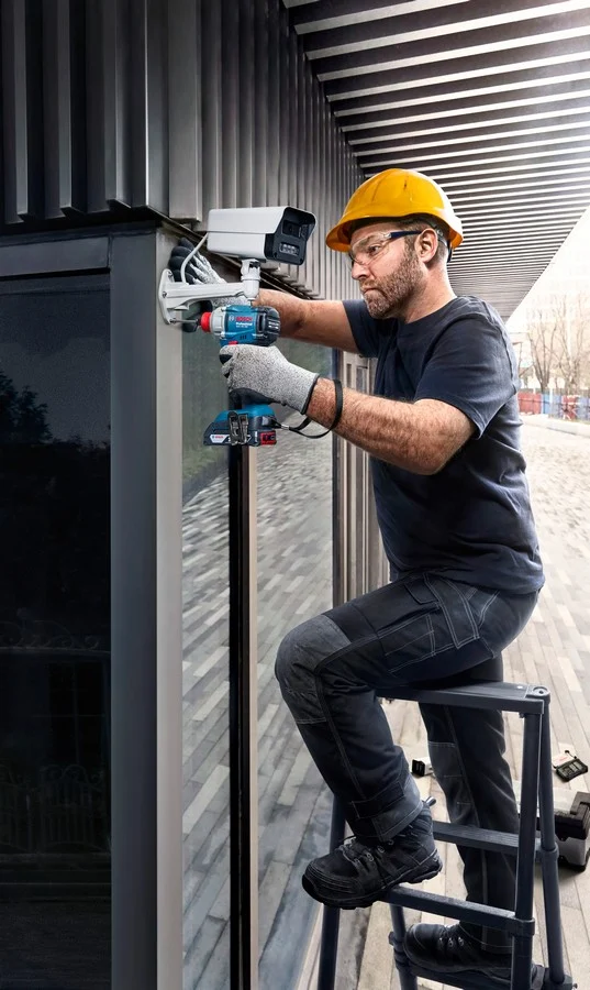 Bosch zestaw 18 V: zakrętarka/klucz udarowy GDX 18V-285 + wiertarko-wkrętarka GSB 185-LI, 2×2,0 Ah Bosch zestaw 18 V: zakrętarka/klucz udarowy GDX 18V-285 + wiertarko-wkrętarka GSB 185-LI, 2×2,0 Ah
