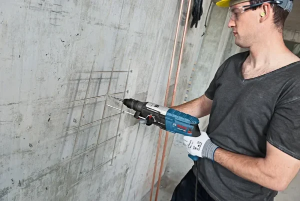 Bosch GBH 2-28 F Professional młotowiertarka SDS-plus 880 W 3,2 J z wymiennym uchwytem Bosch GBH 2-28 F Professional młotowiertarka SDS-plus 880 W 3,2 J z wymiennym uchwytem
