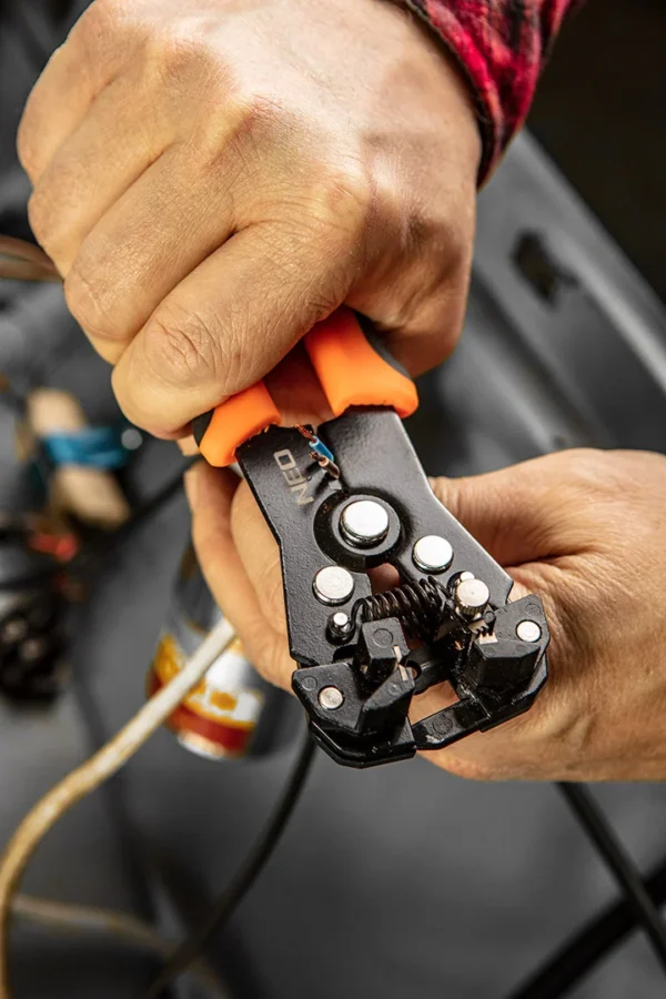 NEO TOOLS automatyczny ściągacz izolacji 200 mm czołowy NEO TOOLS automatyczny ściągacz izolacji 200 mm czołowy
