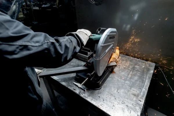 Metabo 601786000 przecinarka do metalu CS 22-355