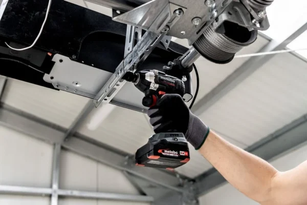 Metabo 685203000 zestaw combo 18 V BS 18 LT BL + SSW 18 LT 300 BL 2×5,2 Ah Metabo 685203000 zestaw combo 18 V BS 18 LT BL + SSW 18 LT 300 BL 2×5,2 Ah