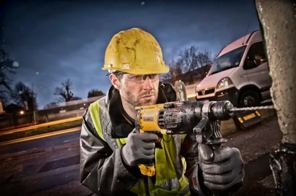 DEWALT D25133K-QS młotowiertarka SDS-Plus 800 W 2,6 J w walizce DEWALT D25133K-QS młotowiertarka SDS-Plus 800 W 2,6 J w walizce