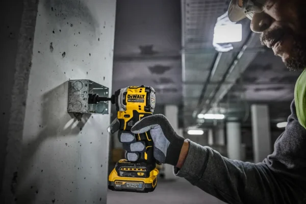 DEWALT DCF850E2T zakrętarka udarowa 18 V 208 Nm 2×1,7 Ah powerstack TSTAK