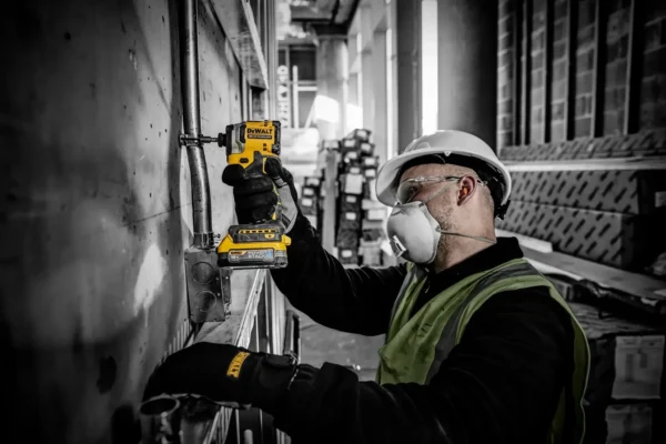 DEWALT DCF850E2T zakrętarka udarowa 18 V 208 Nm 2×1,7 Ah powerstack TSTAK
