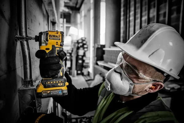 DEWALT DCF850E2T zakrętarka udarowa 18 V 208 Nm 2×1,7 Ah powerstack TSTAK