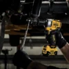 DEWALT DCF901P1 klucz udarowy 1/2" 12 V 340 Nm 1×5,0 Ah
