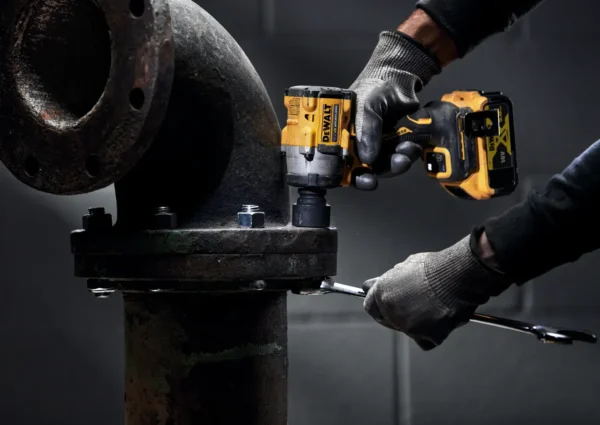 DEWALT DCF923N-XJ klucz udarowy 3/8" 18 V XR 406 Nm bezszczotkowy (solo)
