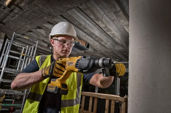 DeWALT DCH133M1 młotowiertarka SDS-plus 18 V XR 2,6 J 1×4,0 Ah