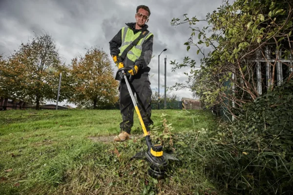 DEWALT DCM561PBS podkaszarka kosa żyłkowa 18 V składana DEWALT DCM561PBS podkaszarka kosa żyłkowa 18 V składana