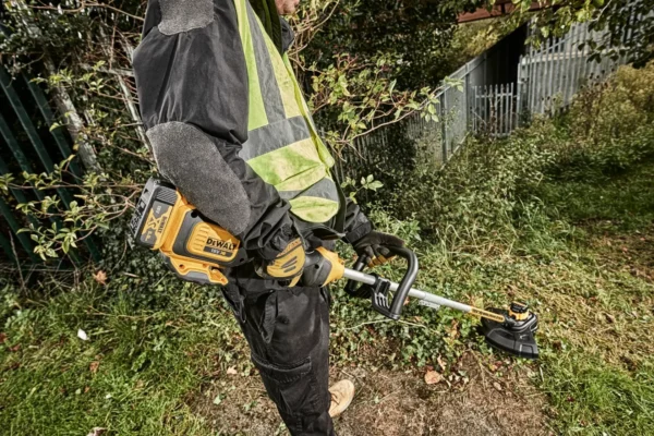 DEWALT DCM561PBS podkaszarka kosa żyłkowa 18 V składana DEWALT DCM561PBS podkaszarka kosa żyłkowa 18 V składana