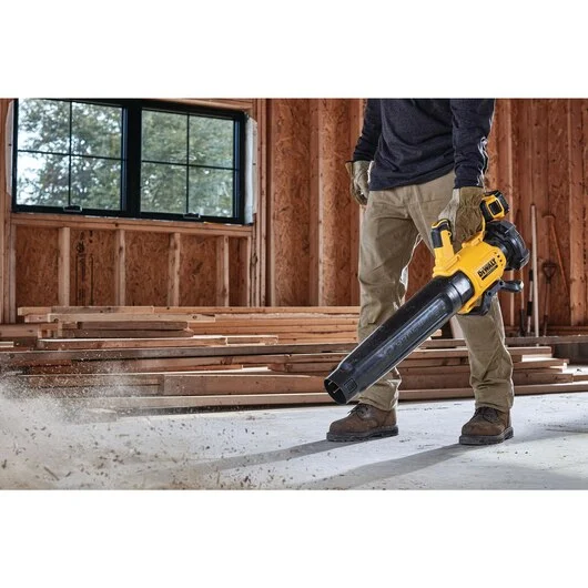 DEWALT DCMBL562P1 dmuchawa akumulatorowa 18 V XR 1×5,0 Ah bezszczotkowa