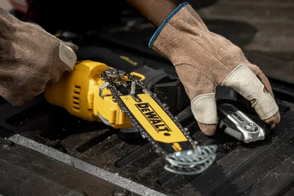 DEWALT DCMPS520P1 piła łańcuchowa 18 V 20 cm 1×5,0 Ah