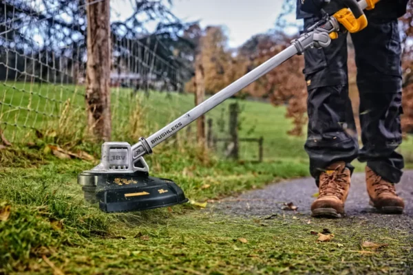 DeWALT DCMST561N podkaszarka akumulatorowa 18 V XR 36 cm (solo) DeWALT DCMST561N podkaszarka akumulatorowa 18 V XR 36 cm (solo)