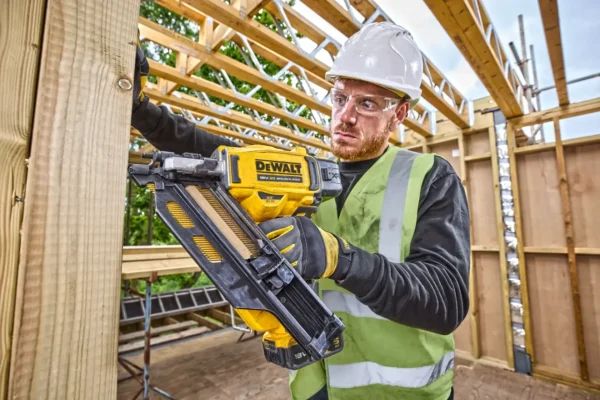 DEWALT DCN950N gwoździarka 18 V 33° 64-90 mm sekwencyjna