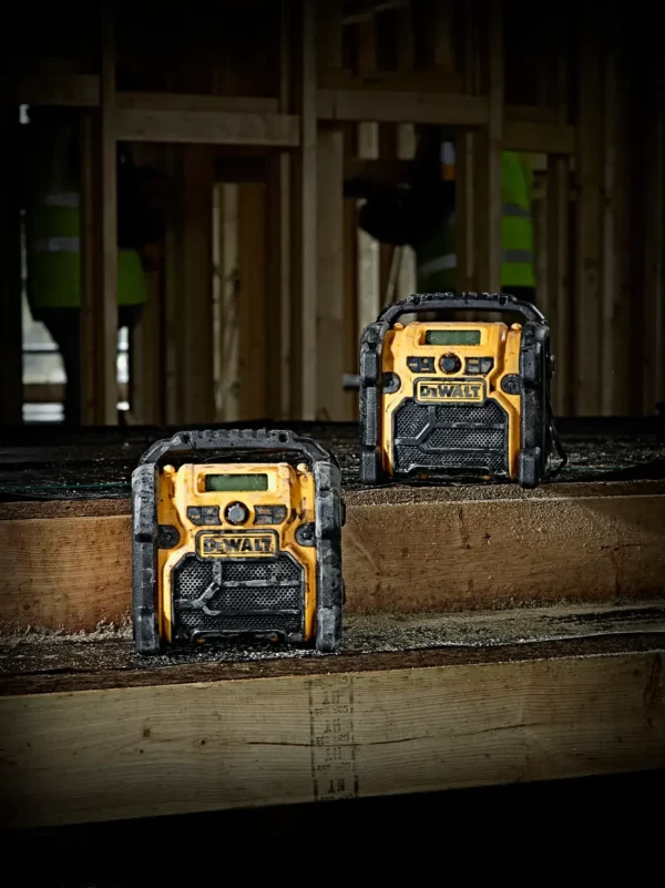 DeWALT DCR019 radio budowlane FM/AM 10,8–18 V XR / 230 V (solo) DeWALT DCR019 radio budowlane FM/AM 10,8–18 V XR / 230 V (solo)