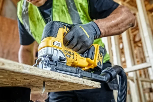 DEWALT DCS334P2 wyrzynarka 18 V 2×5,0 Ah