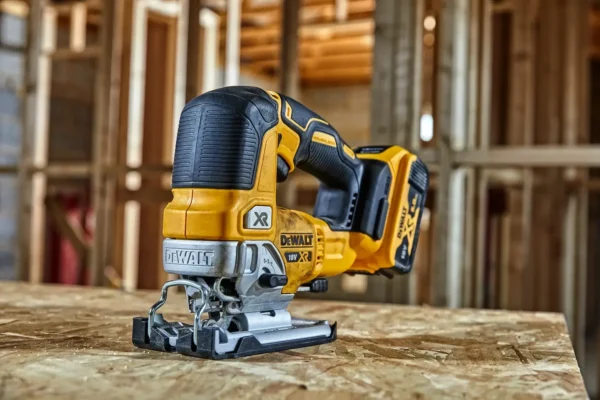 DEWALT DCS334P2 wyrzynarka 18 V 2×5,0 Ah