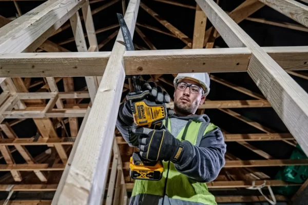 DEWALT DCS369N-XJ pilarka szablasta 18V XR