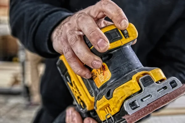 DEWALT DCW200N szlifierka oscalacyjna XR 18 V
