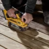 DEWALT DCW220N szlifierka taśmowa 18 V 75×533 mm DEWALT DCW220N szlifierka taśmowa 18 V 75×533 mm