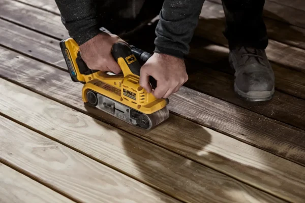 DEWALT DCW220N szlifierka taśmowa 18 V 75×533 mm DEWALT DCW220N szlifierka taśmowa 18 V 75×533 mm