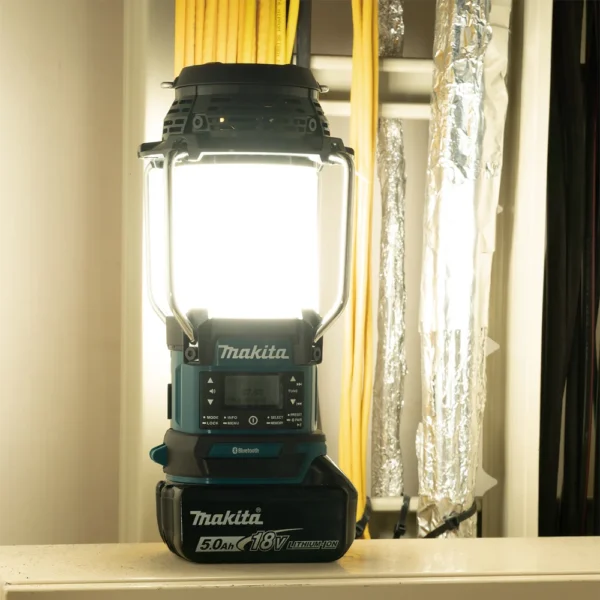 Makita DMR056 radio z lampą i latarką DAB+/FM Bluetooth 18 V (solo)