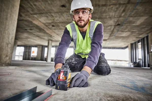 DEWALT DW088K urządzenie pomiarowe laser krzyżowy 15m czerwony