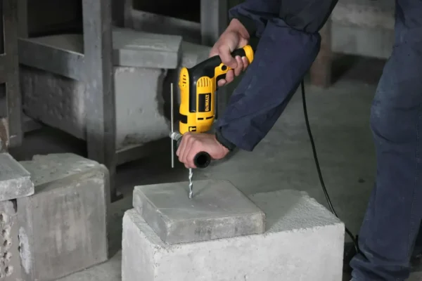 DeWALT DWD024 wiertarka udarowa 701 W 13 mm