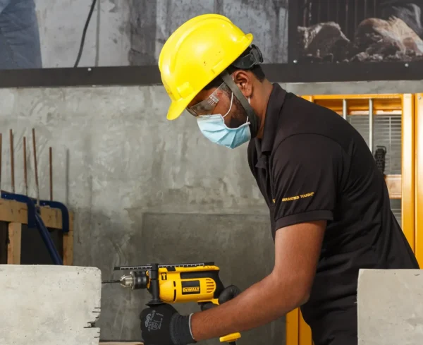 DeWALT DWD024 wiertarka udarowa 701 W 13 mm
