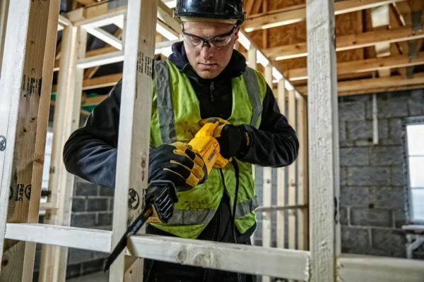 DEWALT DWE305PK pilarka szablasta piła szablasta 1100 W walizka DEWALT DWE305PK pilarka szablasta piła szablasta 1100 W walizka